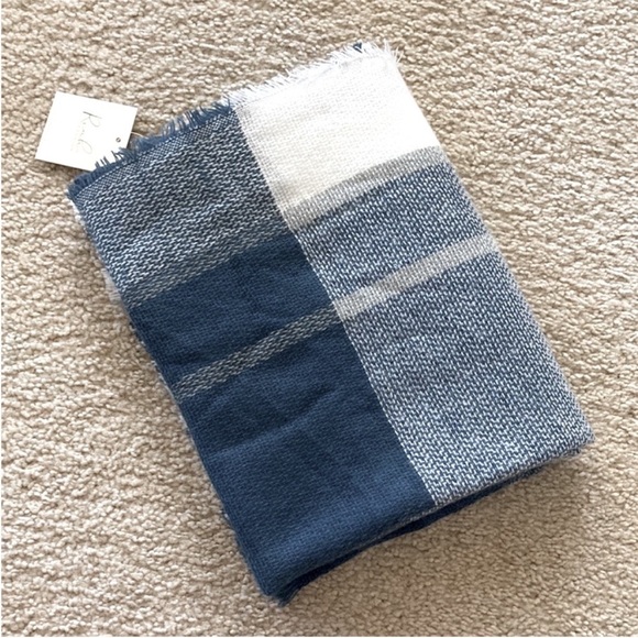 Blue Plaid Blanket Scarf/Wrap - Picture 4 of 5